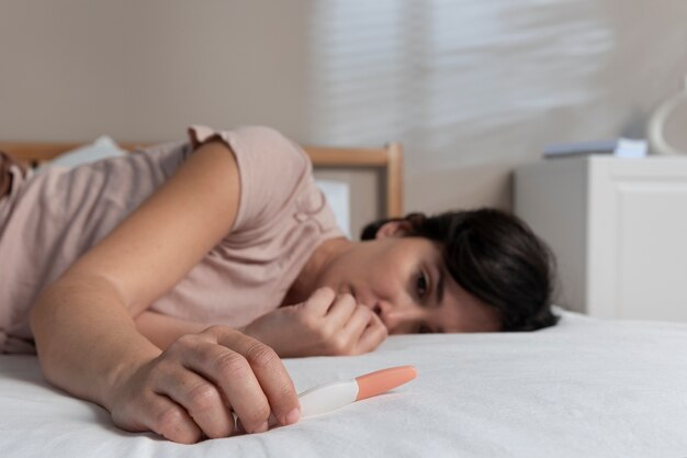 Mujer que sufre de infertilidad