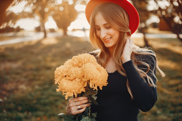 Mujer con ramo de flores