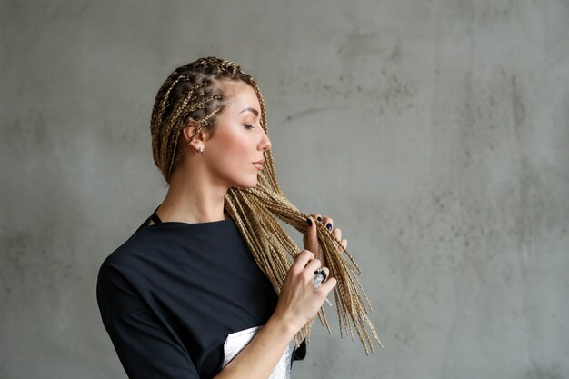 Mujer con rastas