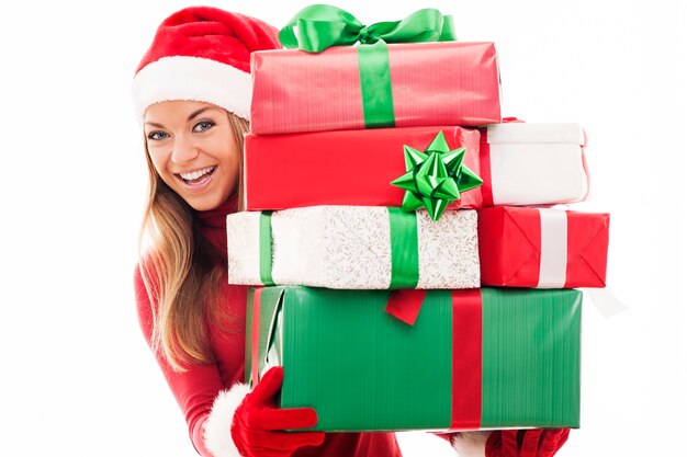 Mujer con regalos de Navidad