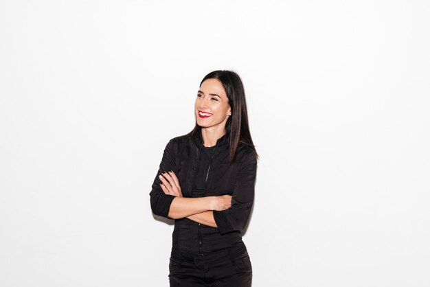 Mujer riendo con labios rojos