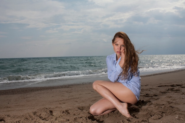 Mujer sensual en la playa