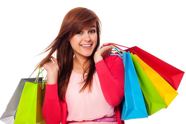 Mujer sonriente, tenencia, bolsas de compras