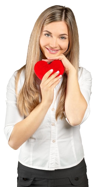 Mujer sosteniendo corazón rojo