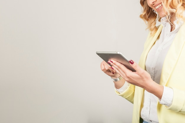 Mujer con tablet