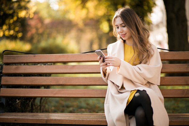 Mujer con teléfono