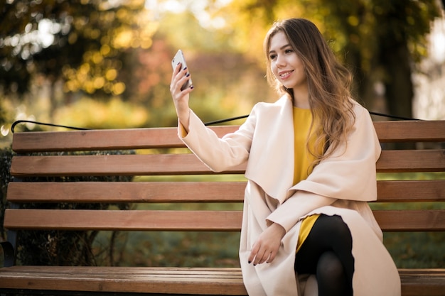 Mujer con teléfono