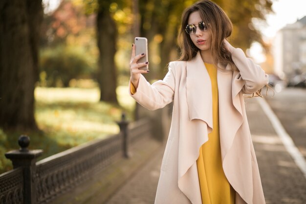 Mujer con teléfono