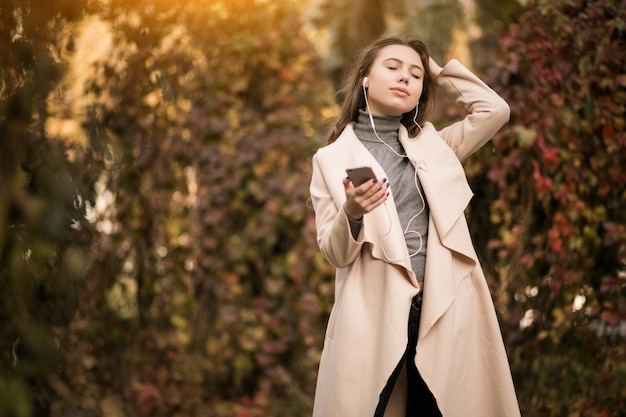 Mujer con teléfono