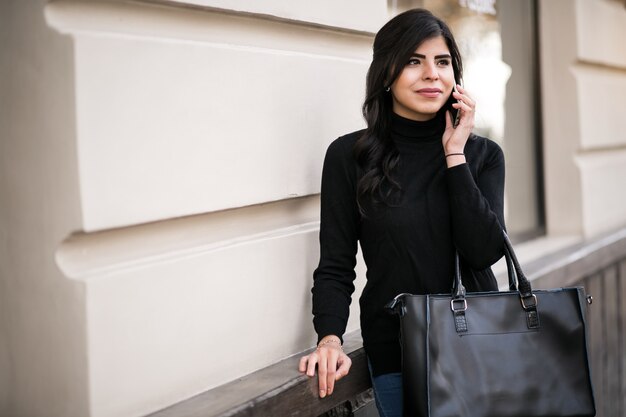 Mujer con teléfono