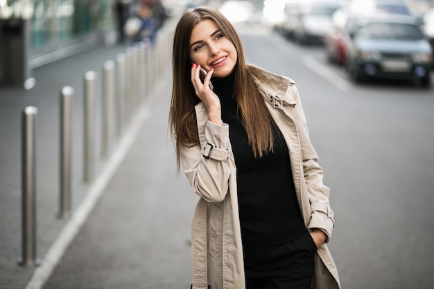 mujer con teléfono