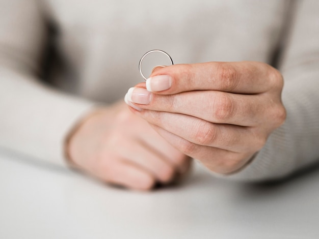 Mujer, tenencia, anillo de matrimonio