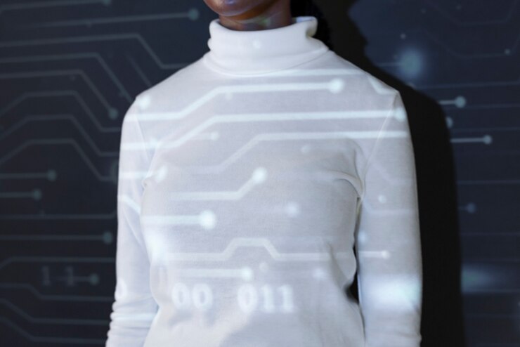 Foto gratuito mujer tocando la cubierta de las redes sociales futuristas de pantalla virtual