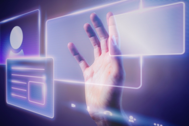 Foto gratuito mujer tocando una interfaz holográfica de tecnología inteligente