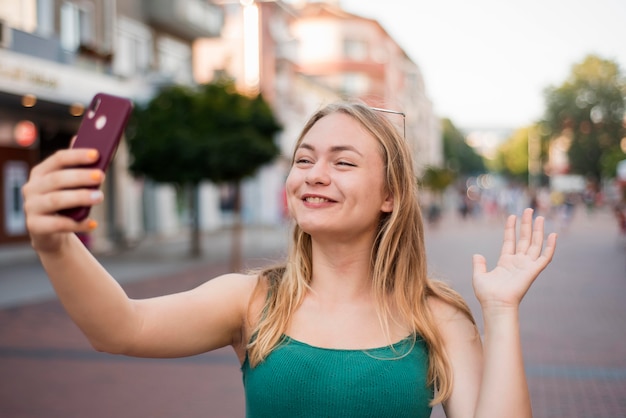 Mujer tomando un selfie