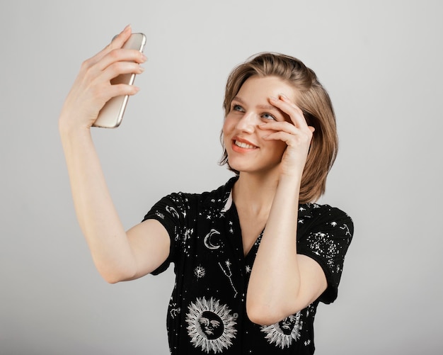 Mujer tomando selfie