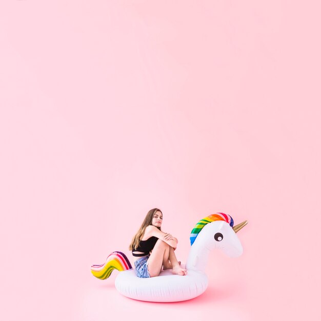 Mujer unicornio inflable