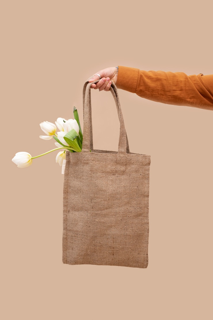 Foto gratuito mujer usando la alternativa de basura cero