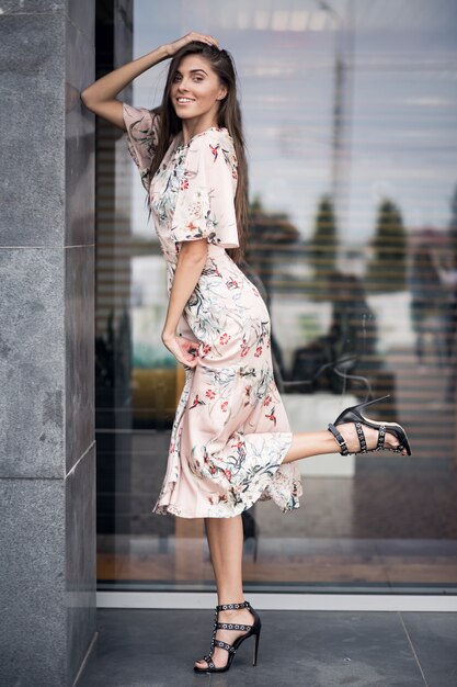 Mujer en un vestido