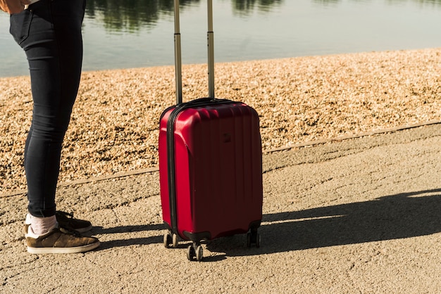 Mujer viajando sola por el mundo