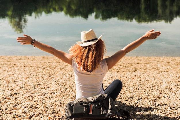 Mujer viajando sola por el mundo