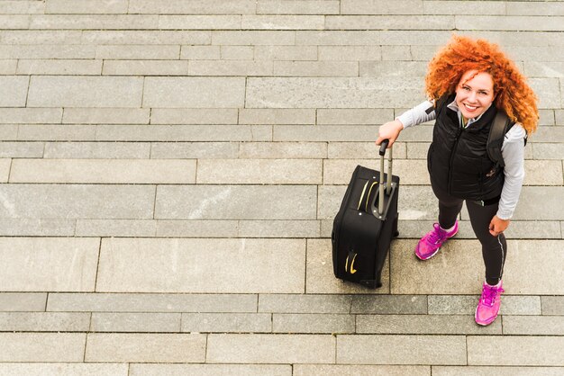 Mujer viajando sola por el mundo