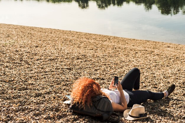 Mujer viajando sola por el mundo