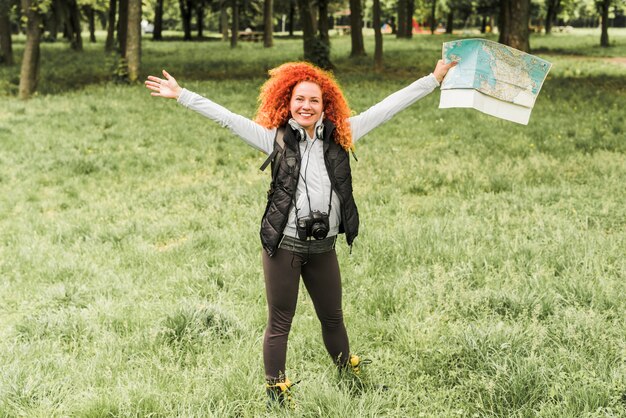 Mujer viajando sola por el mundo