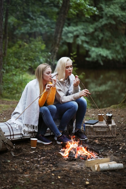 Mujeres en el bosque