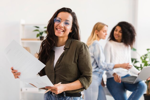 Mujeres empresarias trabajando