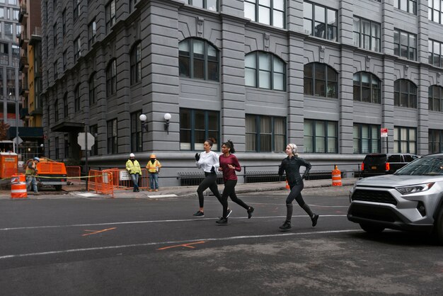Mujeres haciendo jogging juntas