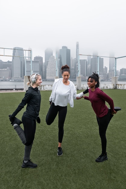 Mujeres haciendo jogging juntas