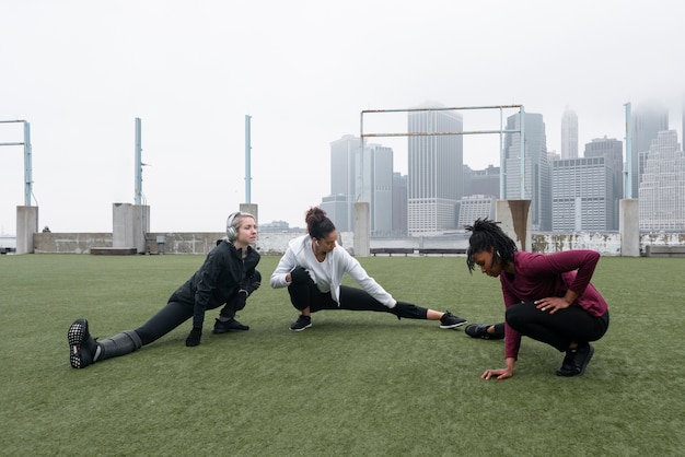 Mujeres haciendo jogging juntas