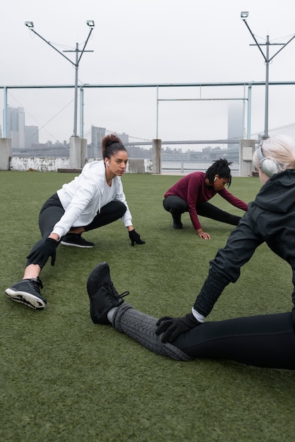 Mujeres haciendo jogging juntas