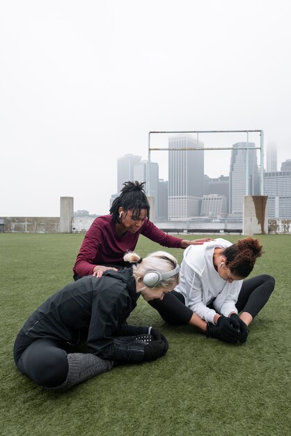 Mujeres haciendo jogging juntas