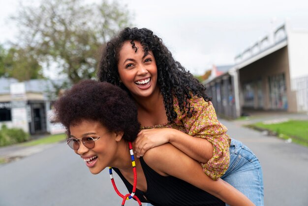 Mujeres hermosas de la cultura afro