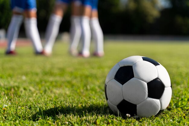 Mujeres jugando en un equipo de fútbol.