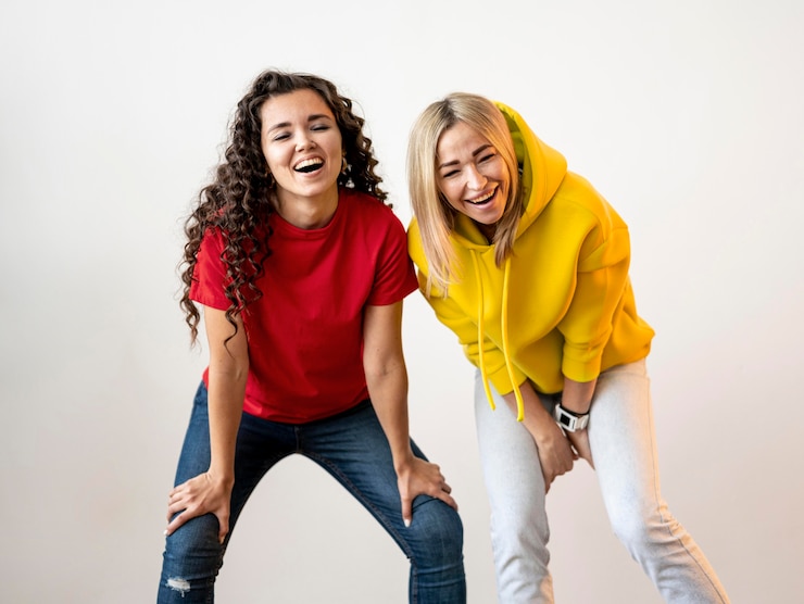 Foto gratuito las mujeres multirraciales son tontas