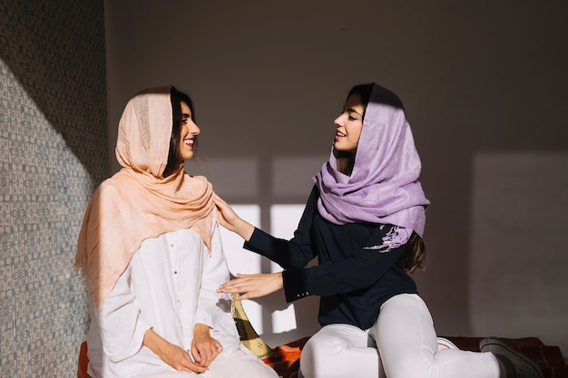 Mujeres musulmanas hablando