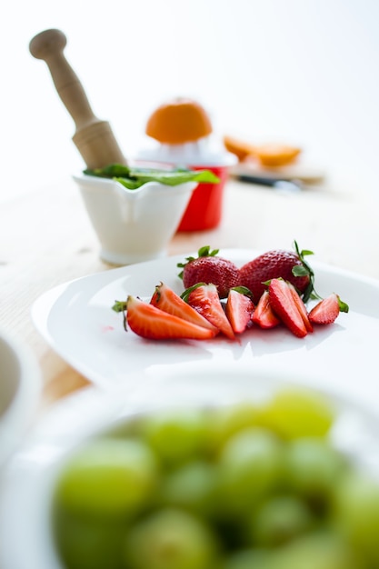 Mujeres naranja cocina comida plátano