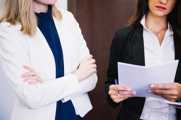 Mujeres de negocios corporativas