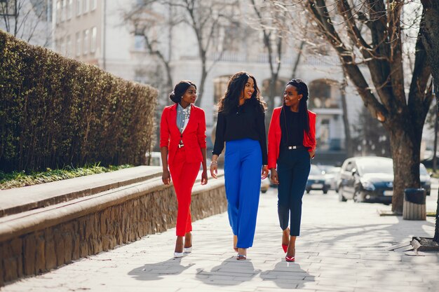 Mujeres negras en un parque