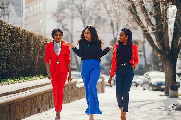 Mujeres negras en un parque