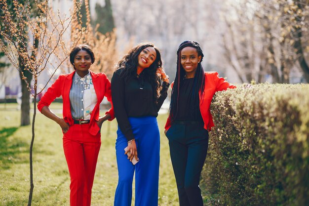 Mujeres negras en un parque