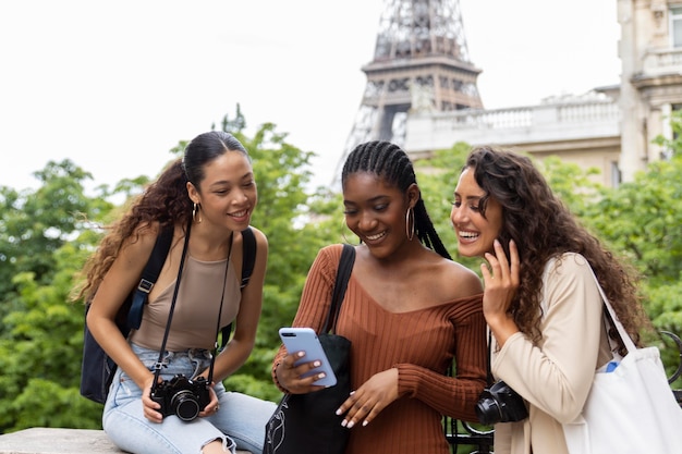 Mujeres que viajan juntas en Francia