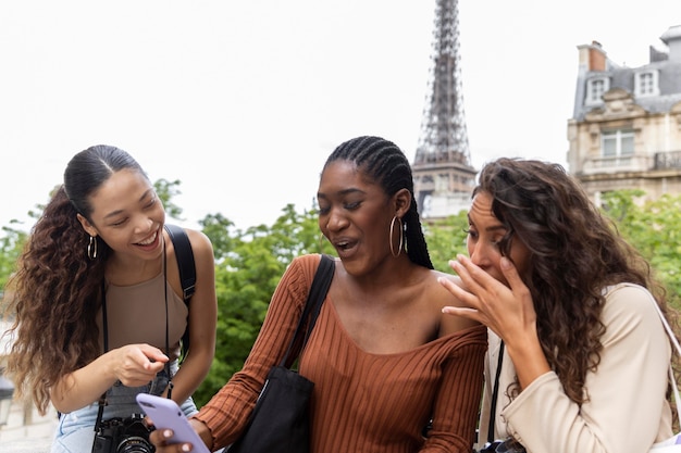 Mujeres que viajan juntas en Francia