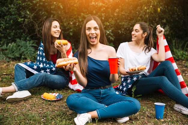 Mujeres salidas de picnic