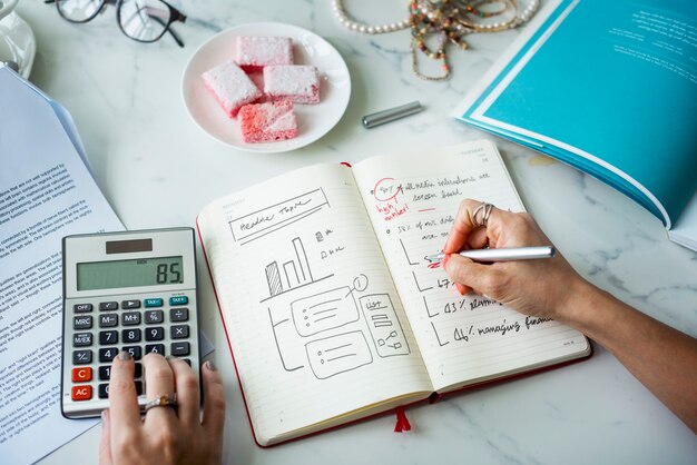 Mujeres trabajando en pequeñas empresas