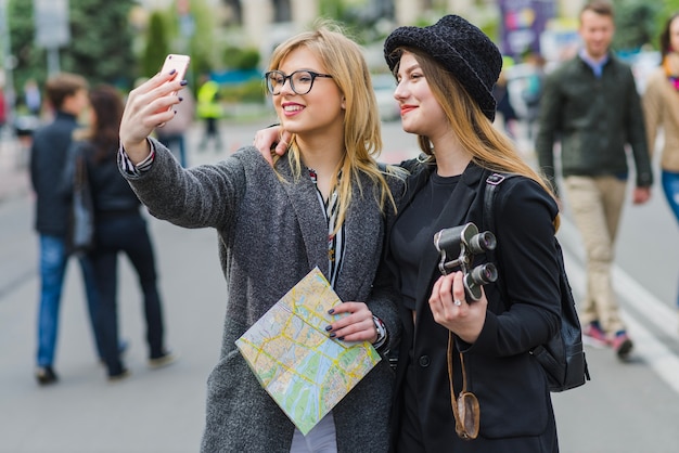 Mujeres, turistas, tomar, selfie