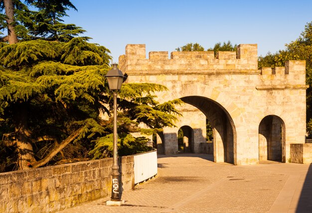 muralla de fortaleza en Pamplona